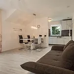 Familien-apartment 2 *